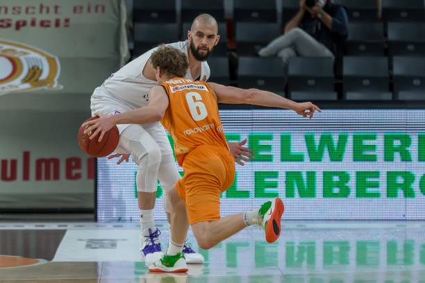 西蒙斯一度 西蒙斯一度