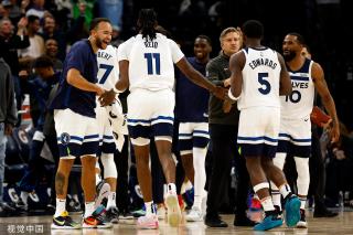 团队进行深 团队进行深